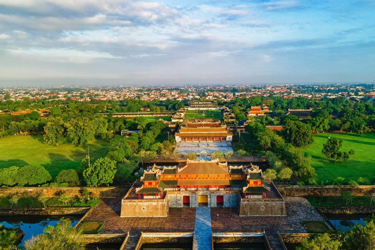 Explore Imperial Citadel of Hue with Package tour from Cuba to Vietnam
