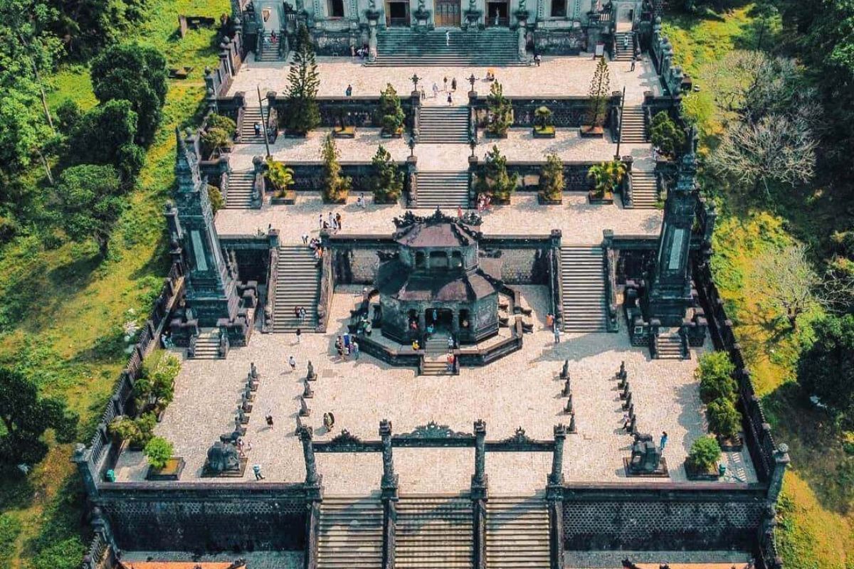 Discover Khai Dinh's Tomb with Package tour from Cuba to Vietnam