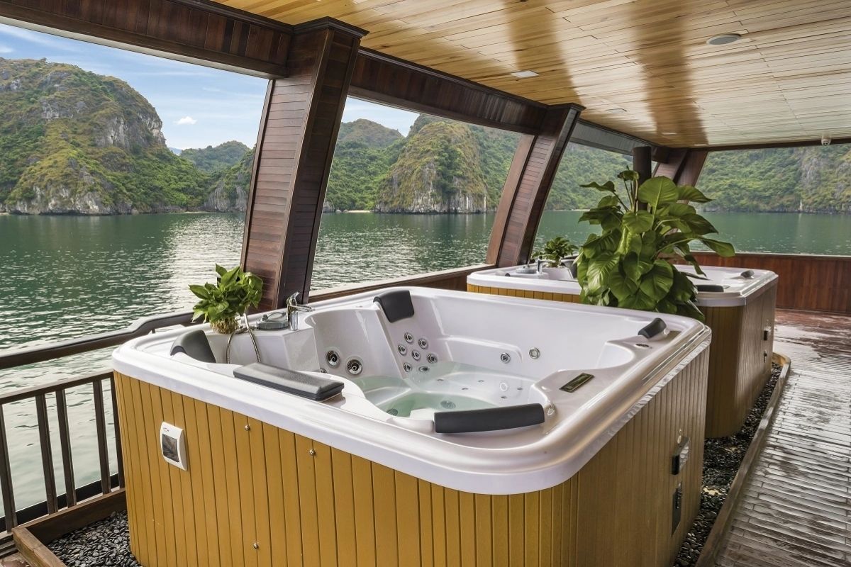 Enjoy in La Regina Legend Cruise with Package tour from Cuba to Vietnam
