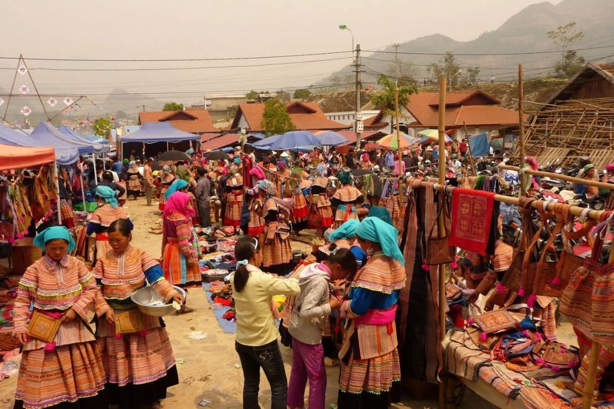 Discover Bac Ha Market with Sapa tours visit Xa Pho People in Nam Sai
