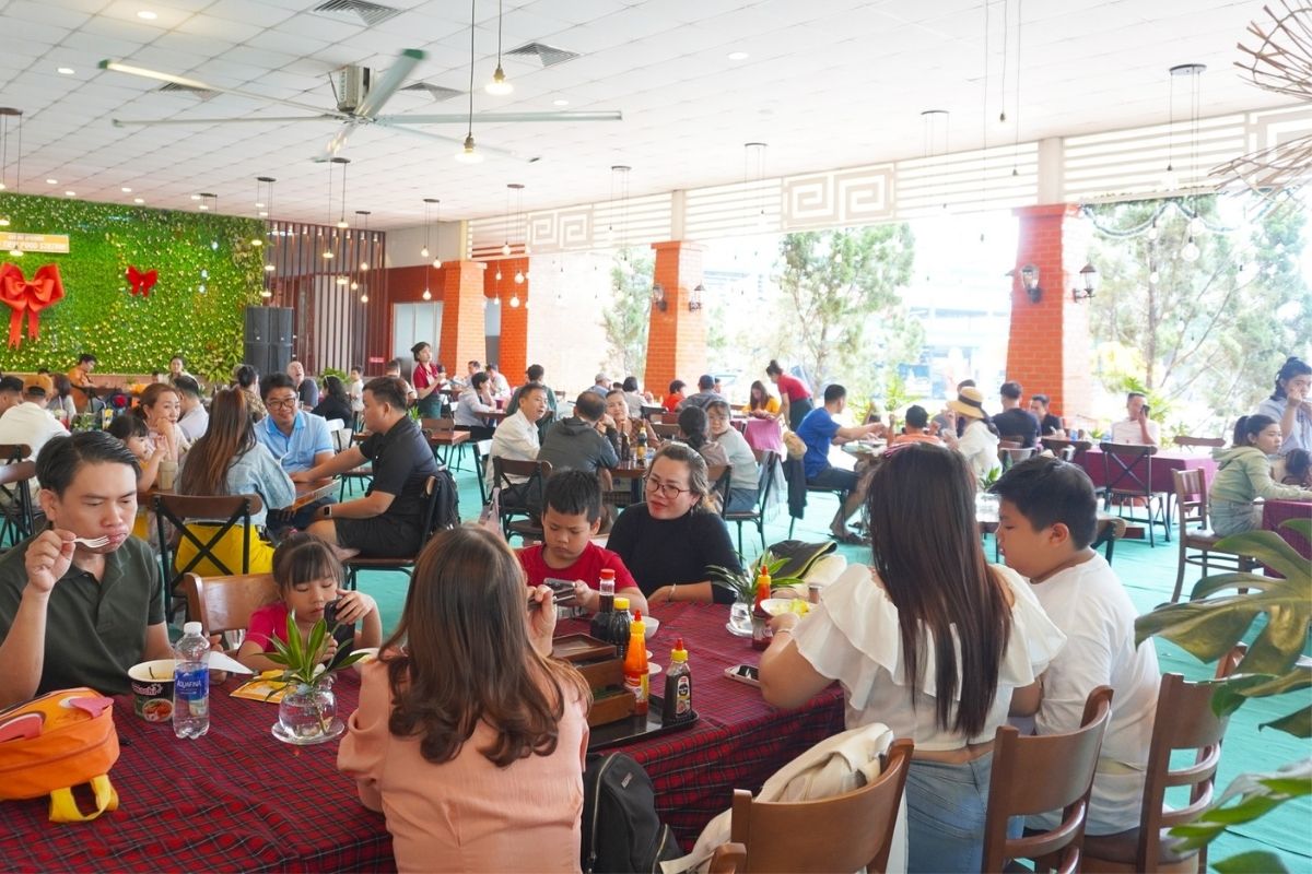 Suoi Tien Food Station