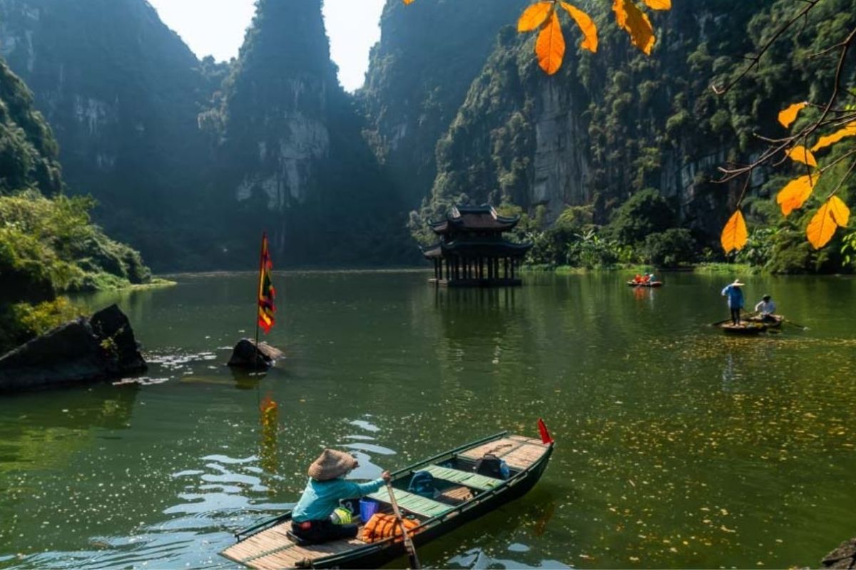 Trang An Landscape by Boat with best things to do in ninh binh