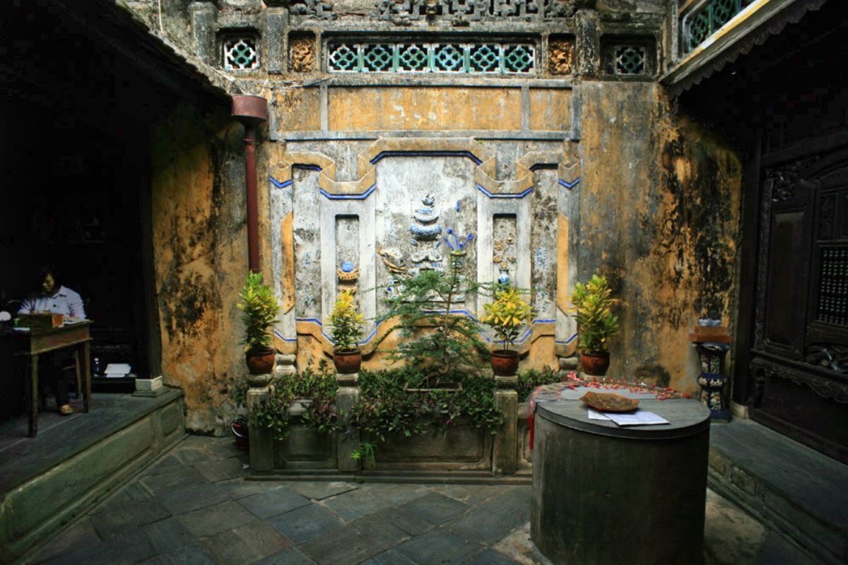 Stop by Tan Ky Ancient House with Tunisia to Vietnam Tour Packages