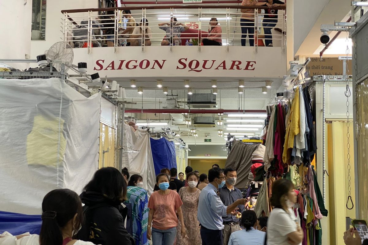 Shop last-minute at Saigon Square