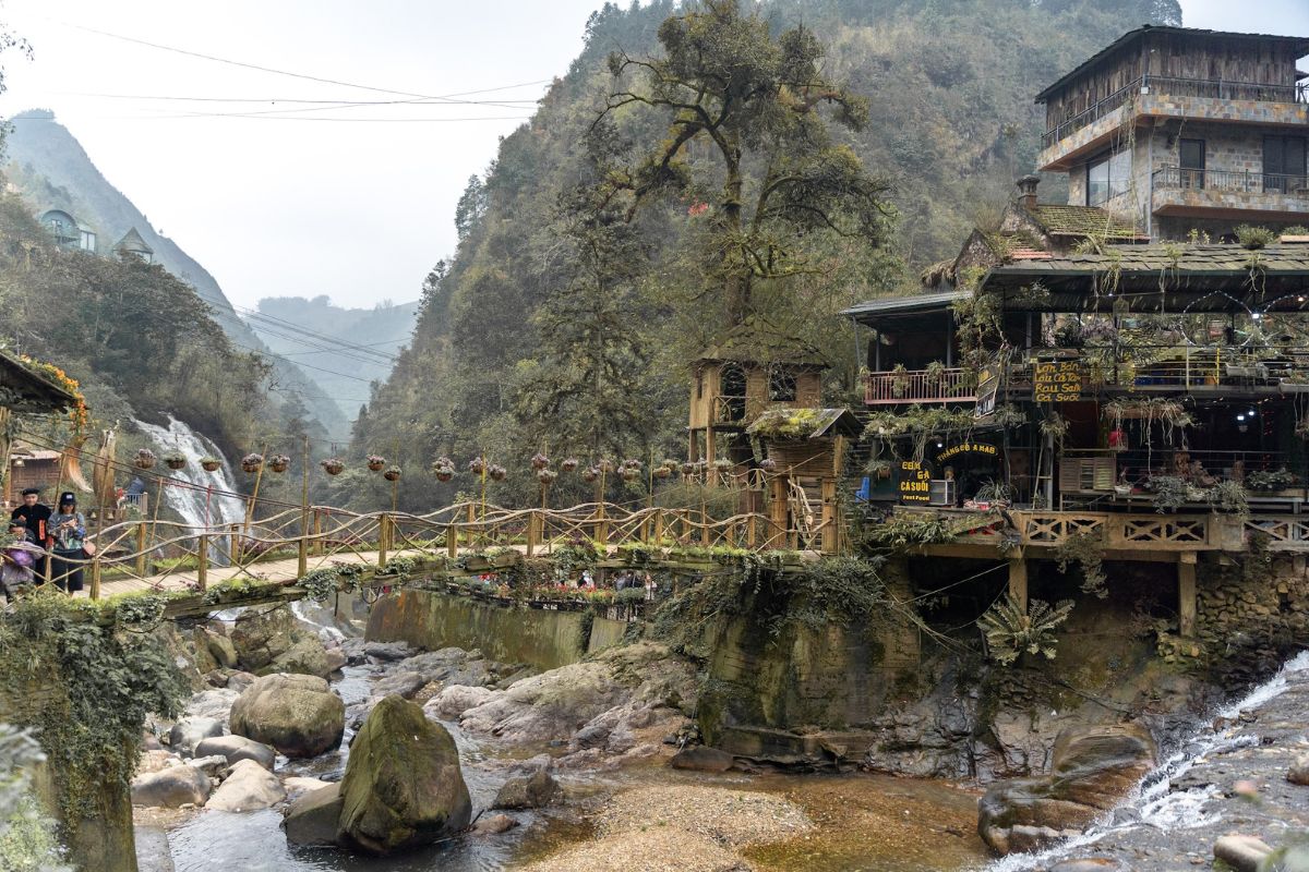 Stop by Cat Cat Village with Vietnam itinerary 3 weeks