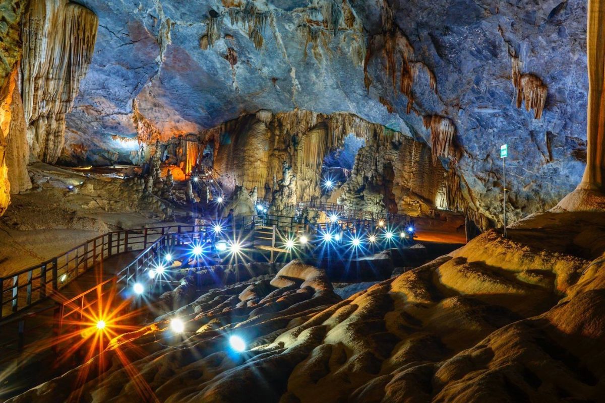 Go to Paradise Cave with Vietnam itinerary 3 weeks