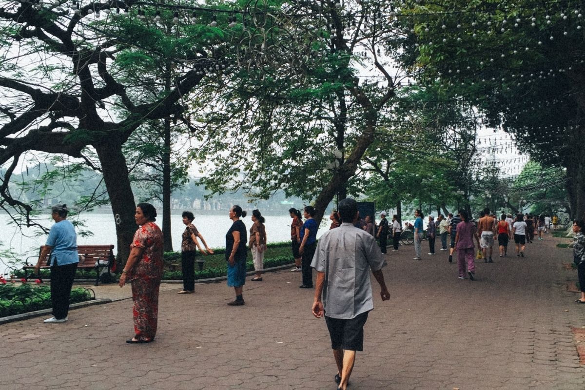 Walk around Hoan Kiem Lake with Vietnam itinerary 3 weeks