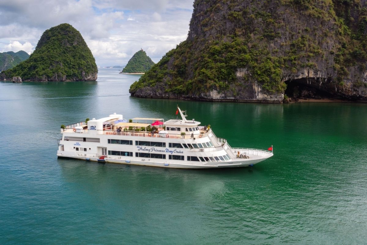 Enjoy Halong Bay Cruise with Vietnam itinerary 3 weeks