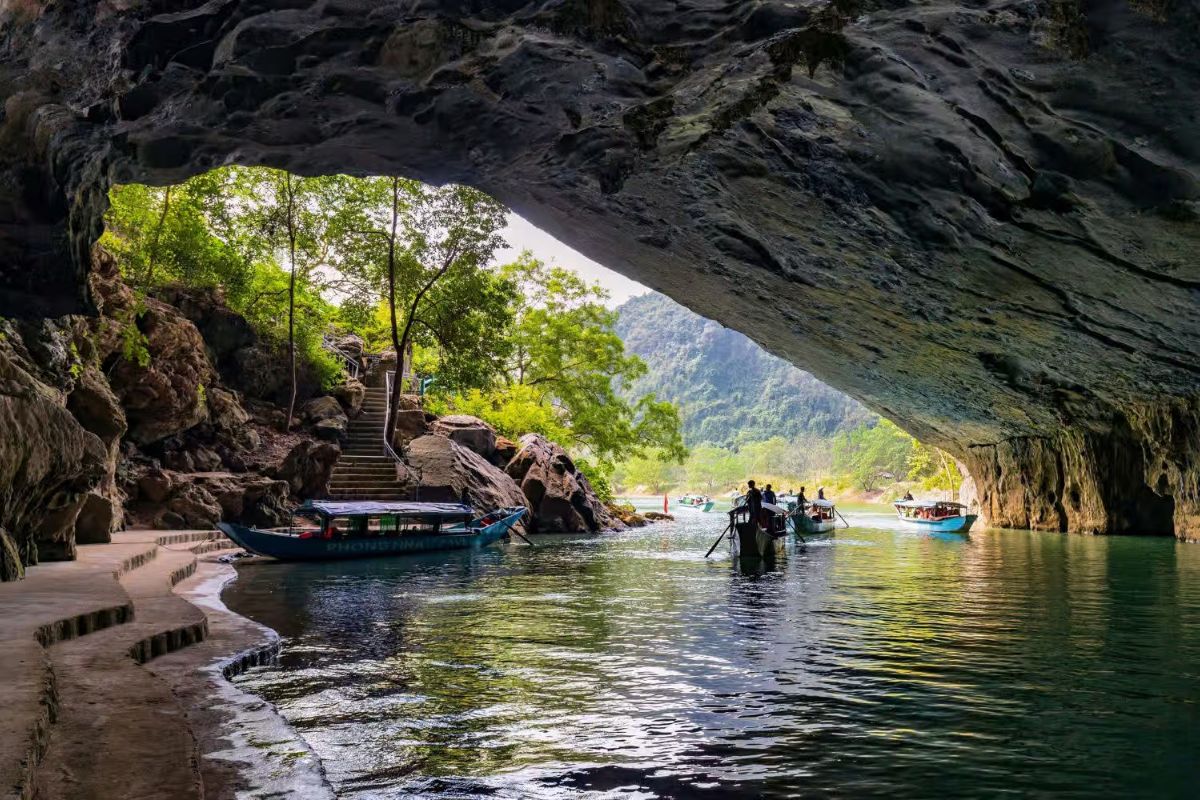 Embark on a thrilling boat tour to Phong Nha Cave with Vietnam itinerary 3 weeks