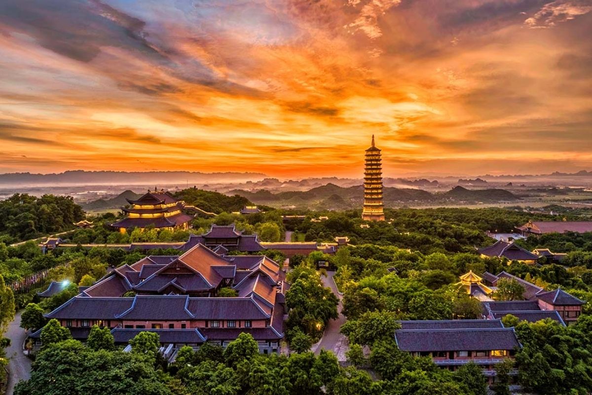 Sightseeing Bai Dinh Pagoda with Vietnam Discovery package tour from Belgium