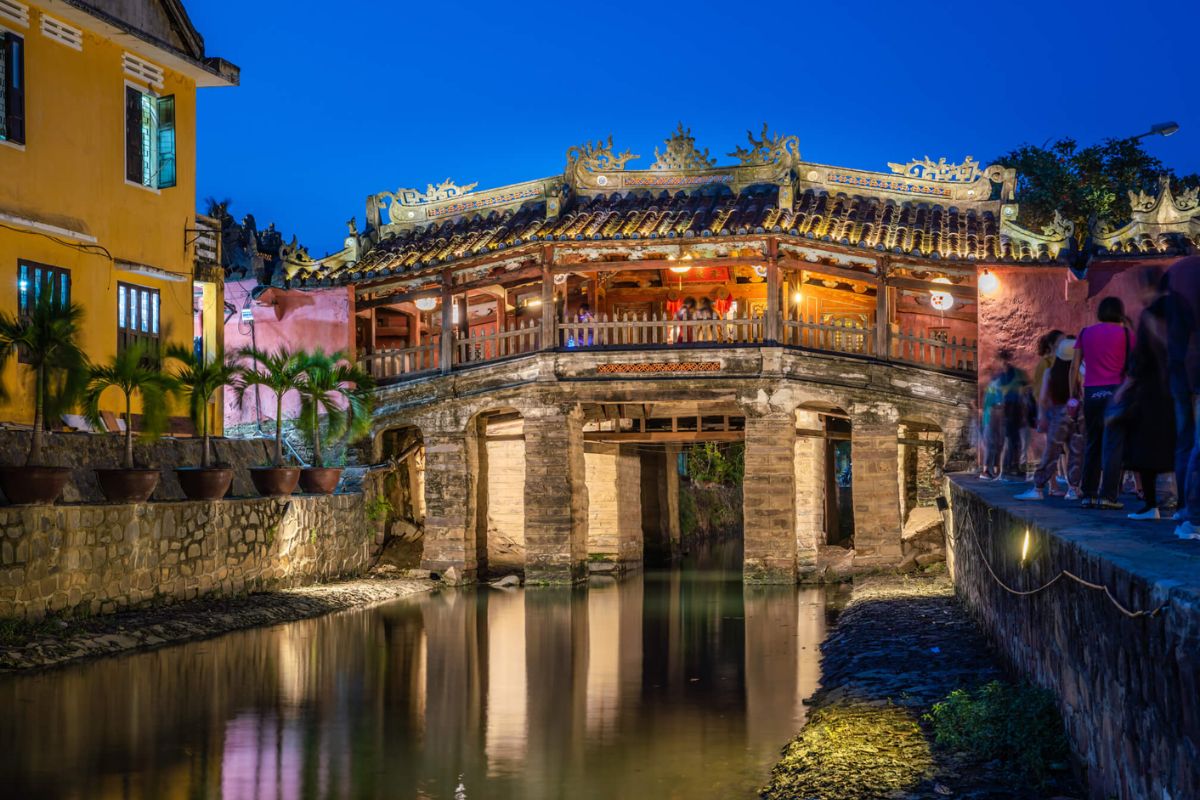 Sightseeing Japanese Covered Bridge with Vietnam Discovery package tour from Belgium