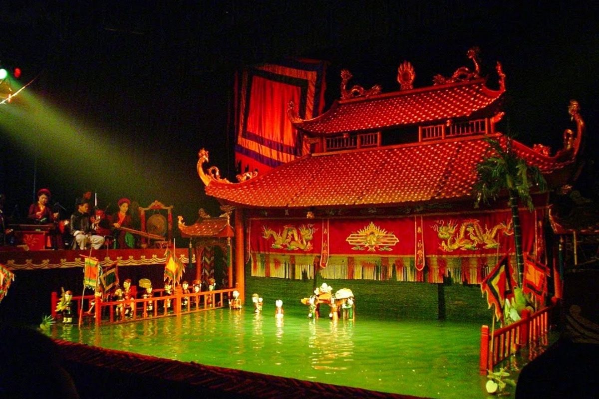 Discover Le Mat Water Puppet Theater with Vietnam Discovery package tour from Belgium