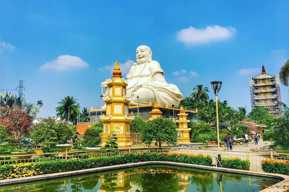 Sightseeing Vinh Trang Pagoda with 12 Days from Dominican Republic