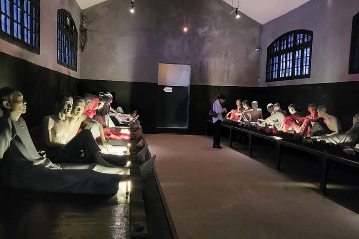 Vietnam travel guide with Hoa Lo Prison