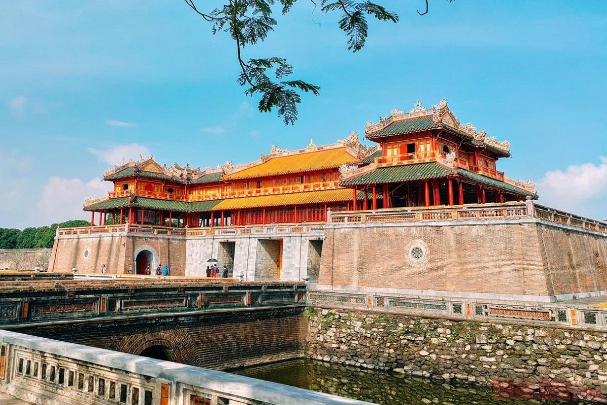 Explore Imperial City of Hue with Vietnam travel guide