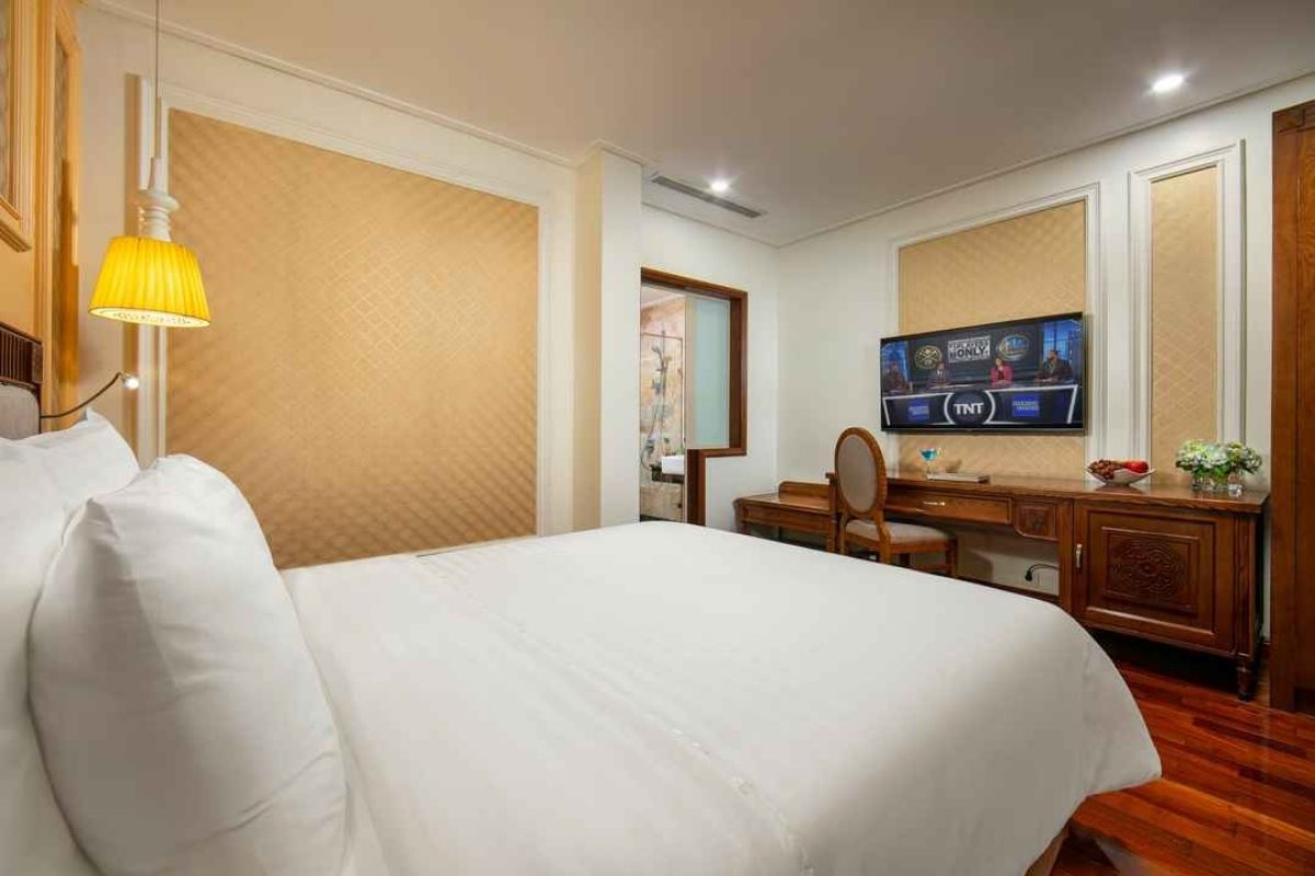 Stay at Hanoi Pearl Hotel 4★ with Vietnam Beach and Island package tour