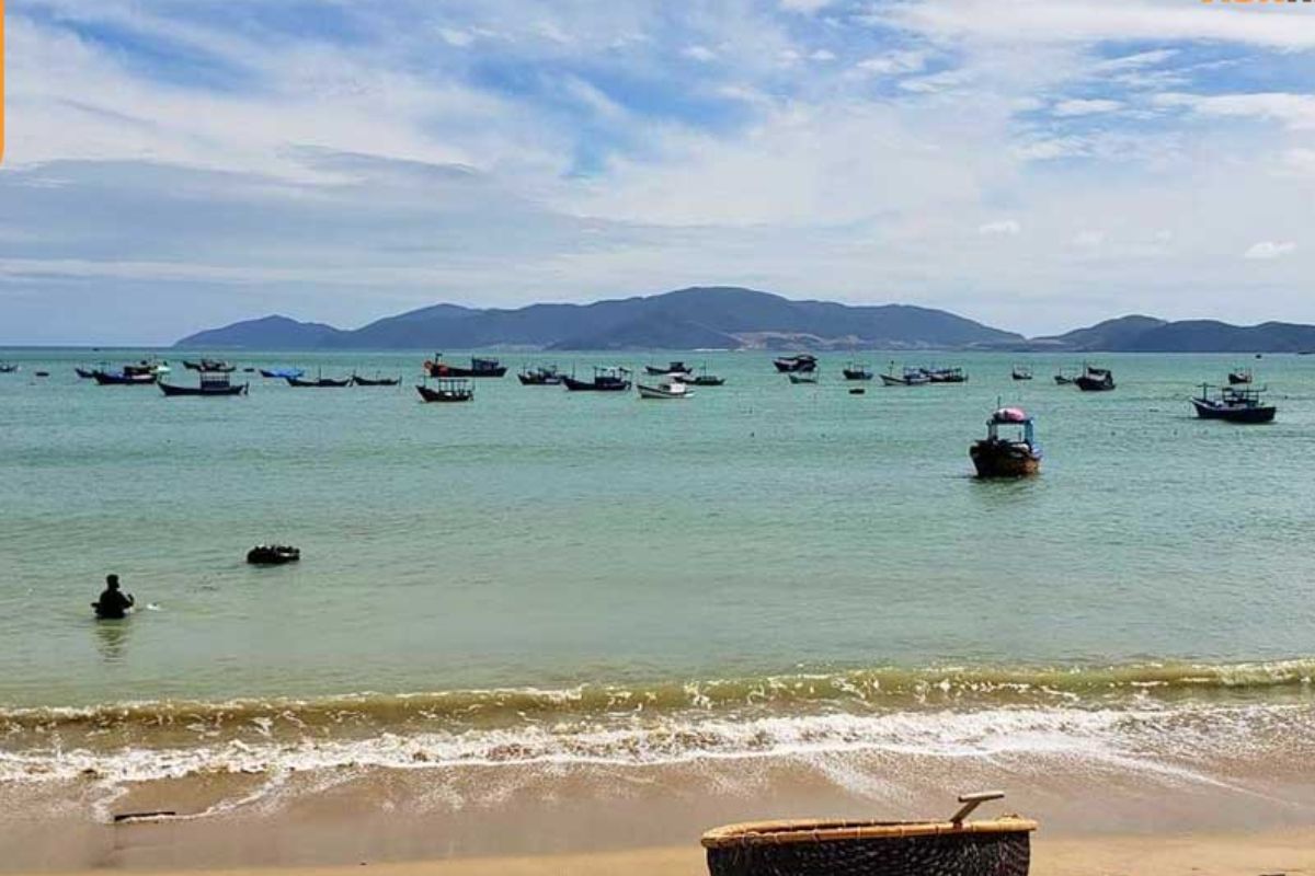 Explore Hon Mot, a traditional fishing village