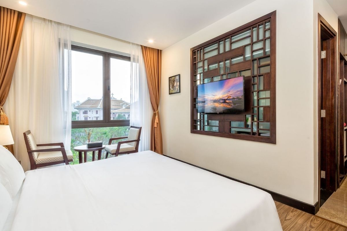 Stay at Haka Boutique Hotel with Vietnam Beach and Island package tour