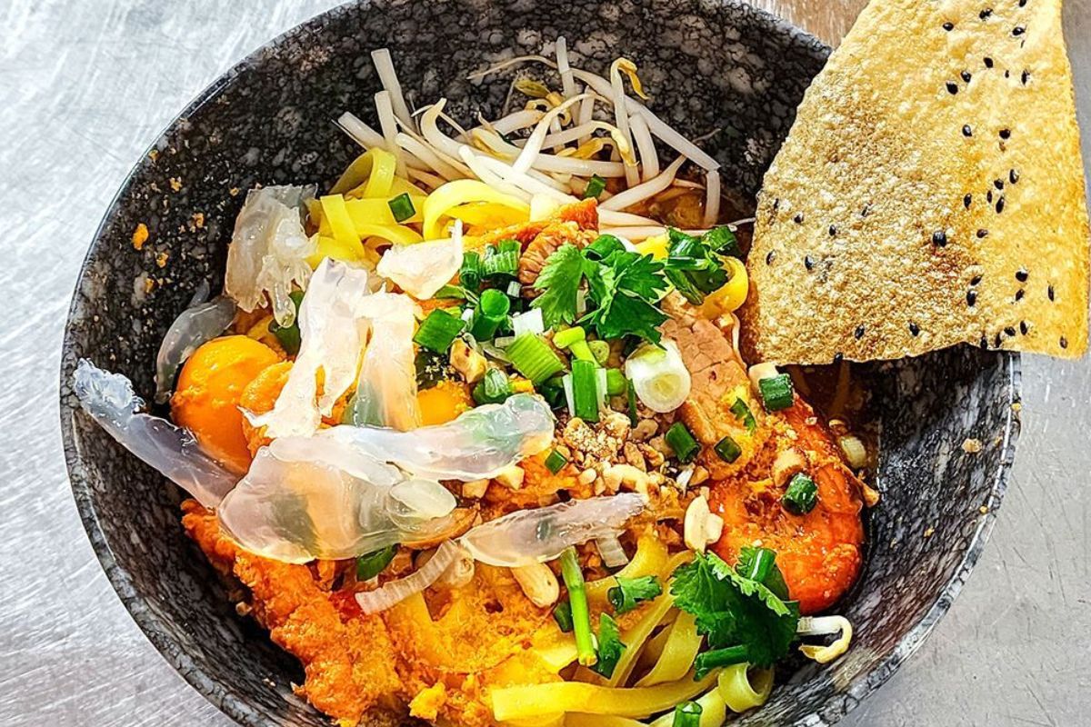Mi Quang Hong Van Sua