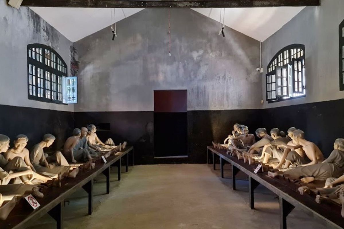 Hoa Lo Prison