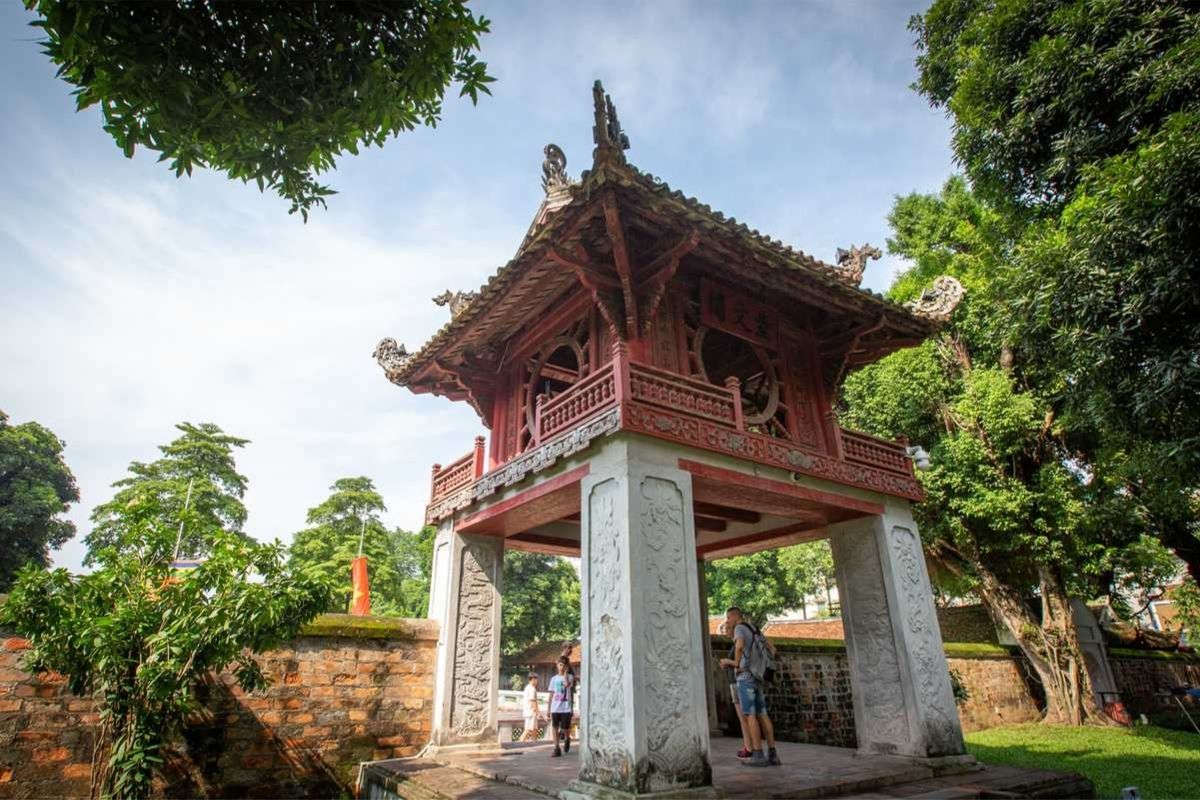 Discover the culture of Temple of Literature with 3 Days in Hanoi Tour