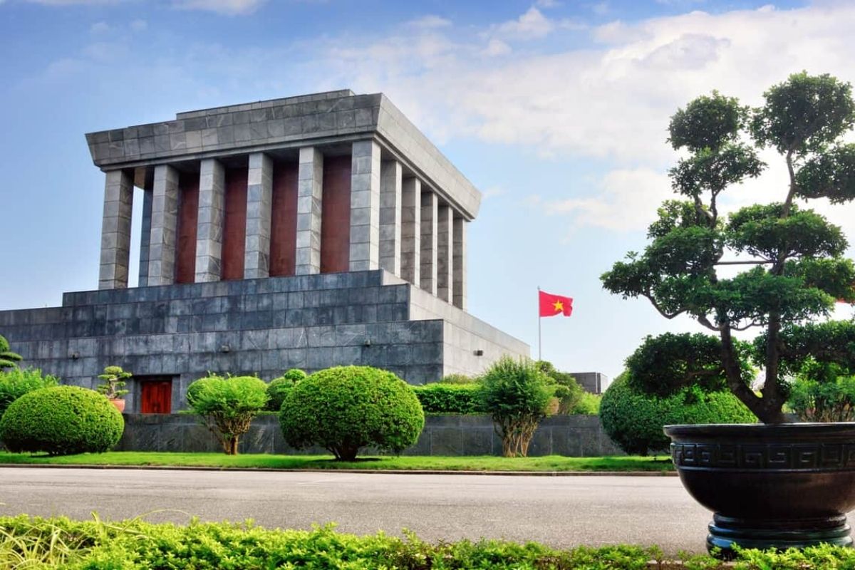 Discover culture, cuisine & history with our 3 Days in Hanoi with Ho Chi Minh Mausoleum