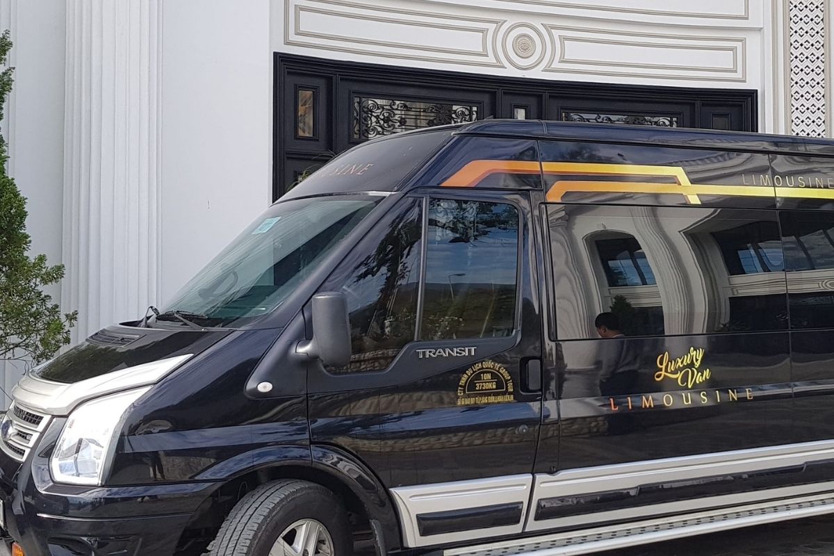 Luxury Van Limousine