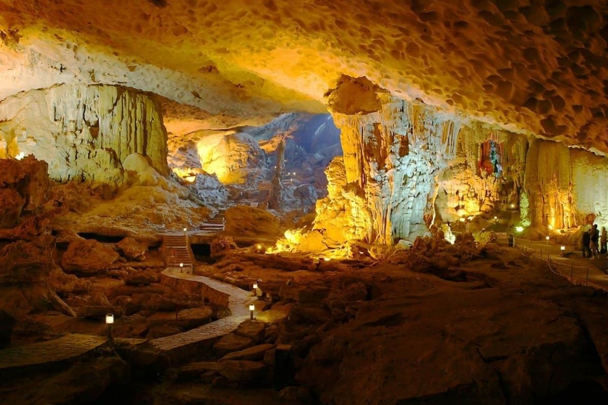 Discover Thien Canh Son Cave with Bai Tu Long Bay Exploration