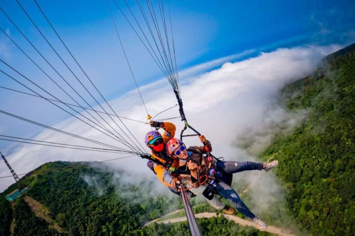 Cu Lao Cham Island - Parasailing in Danang