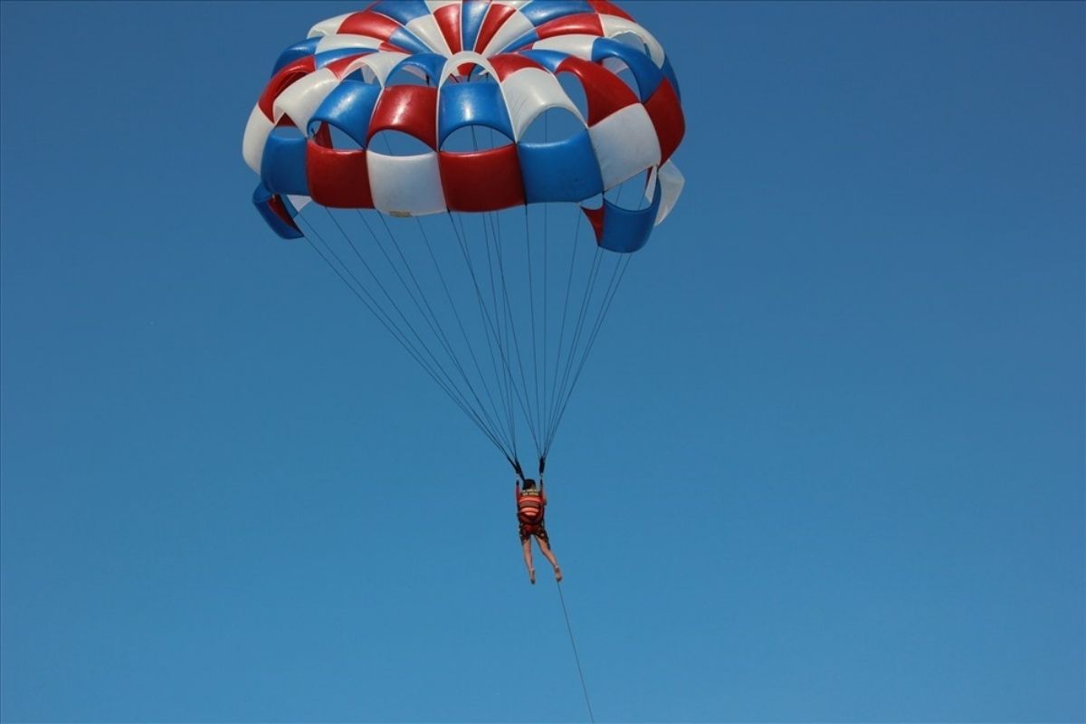 Parasailing in Danang