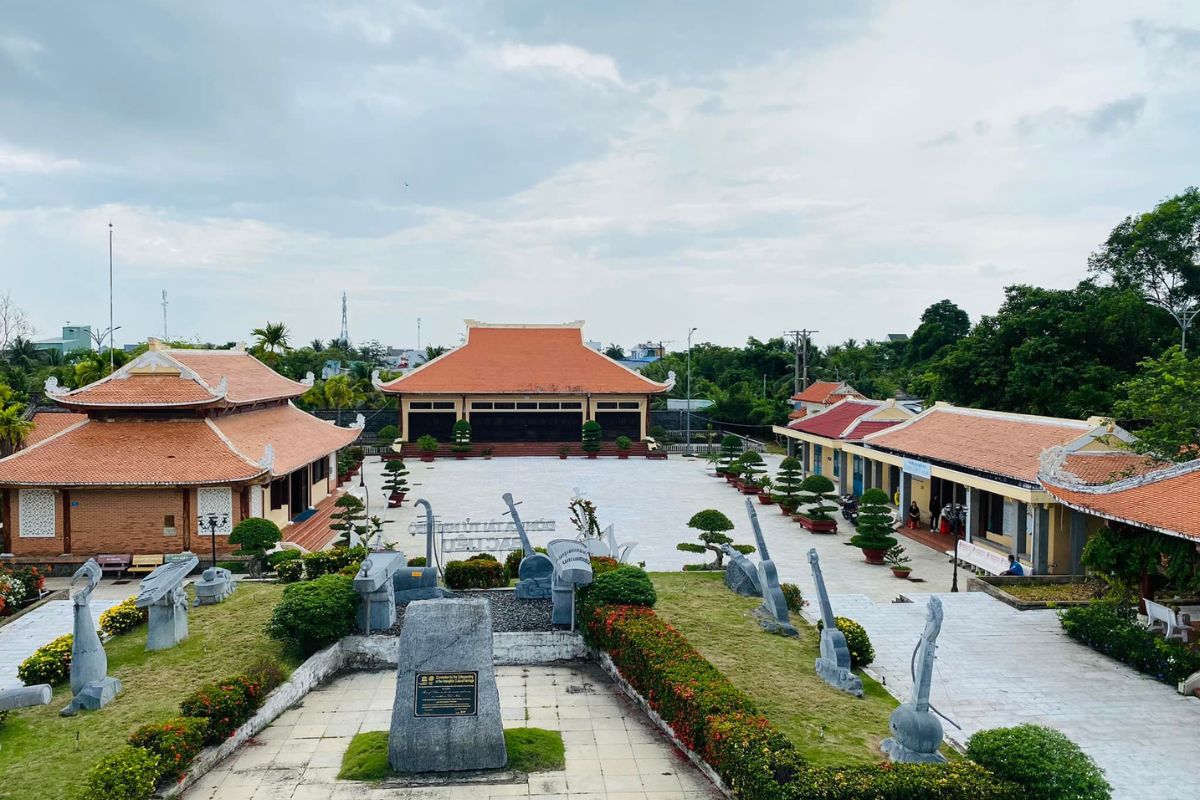 Cao Van Lau Memorial