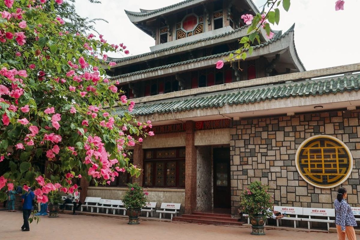 Visit to Lady Chua Xu Temple with Mekong River Tour