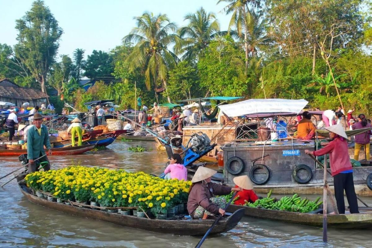 Begin your Mekong River Tour with a boat trip to Ong Ho Islet