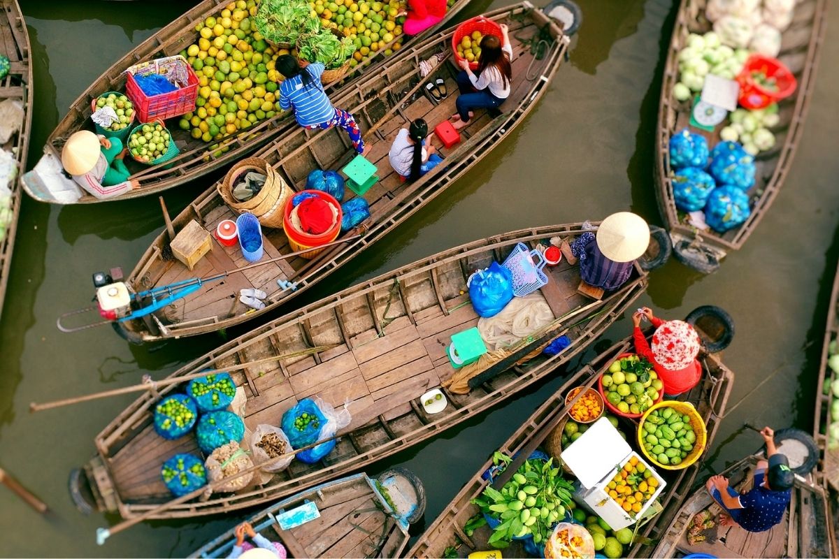 Exploring Cai Rang Floating Market with Mekong River Tour