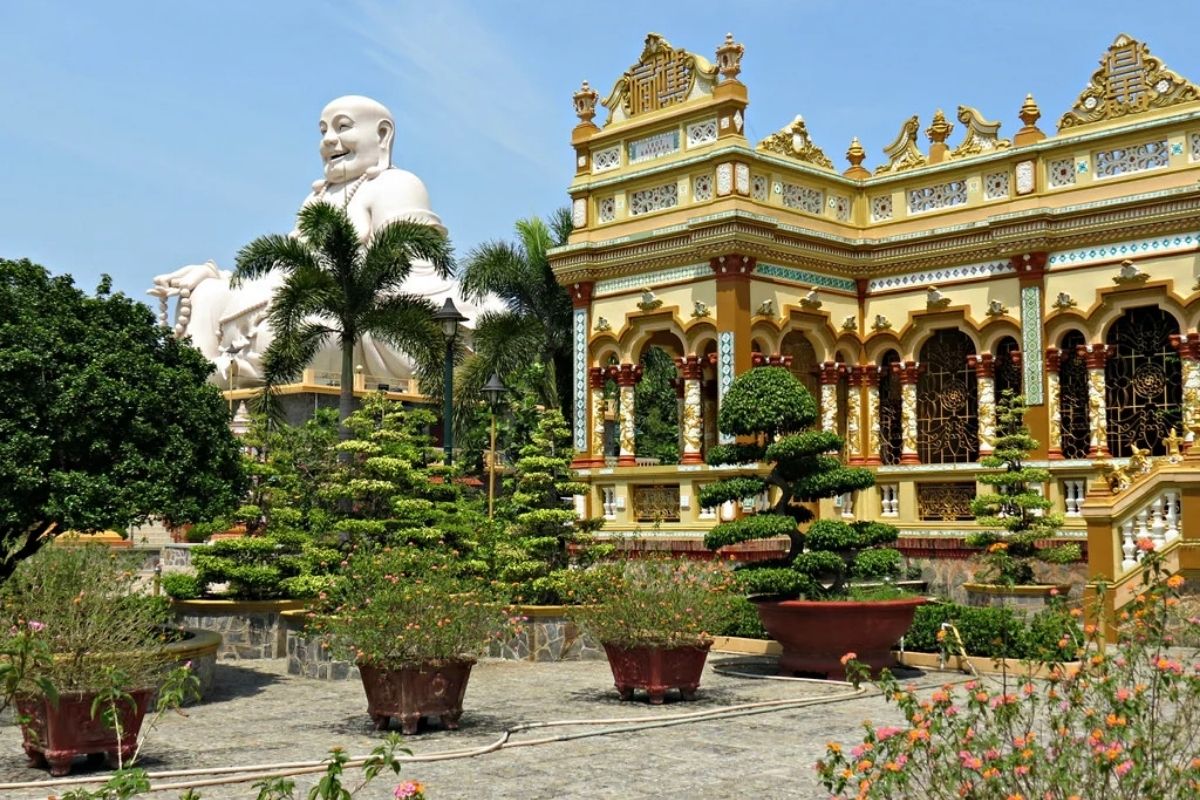 Explore the famous Vinh Trang Pagoda to Mekong River Tour