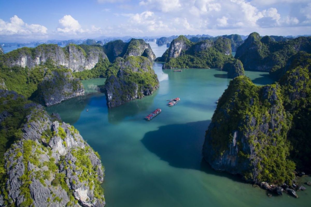 Bai Tu Long Bay