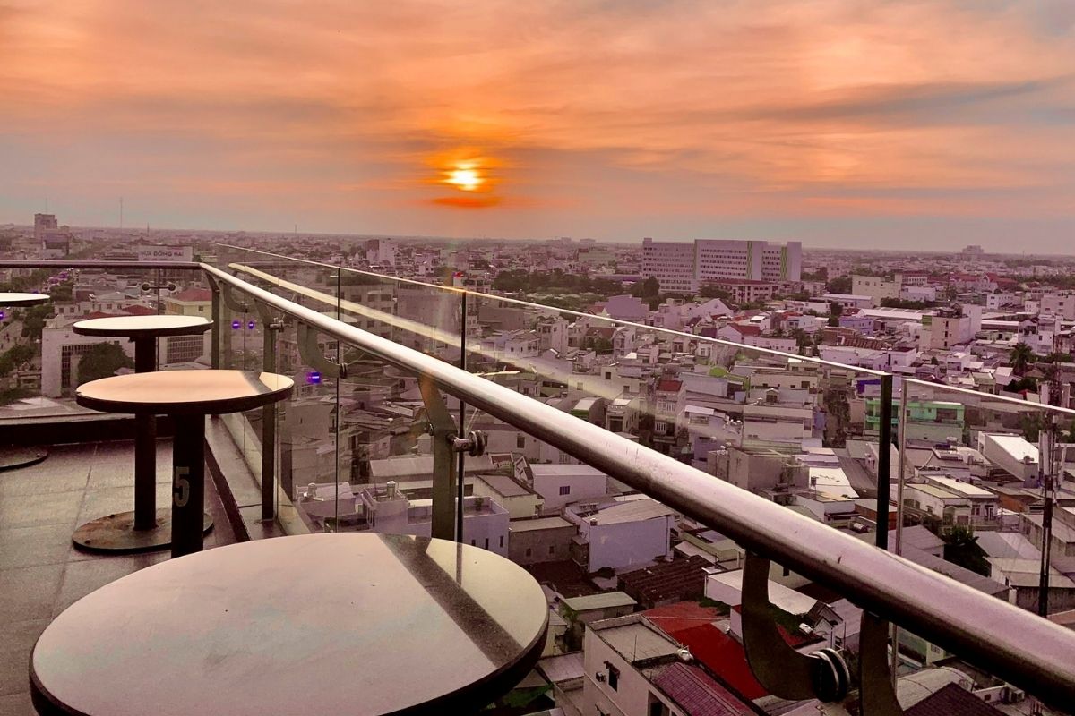 Iris Sky Bar - Upscale Charm with City Views of Club Can Tho