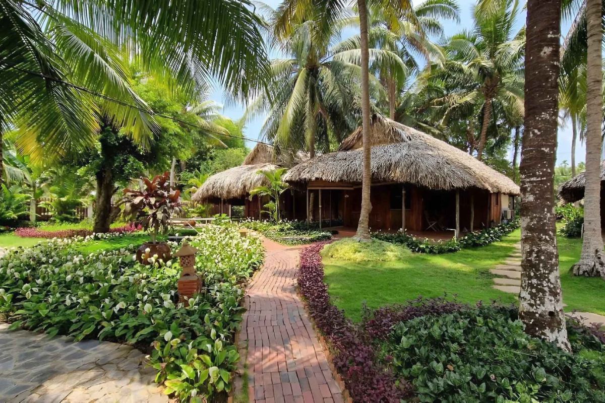 Coco Riverside Lodge