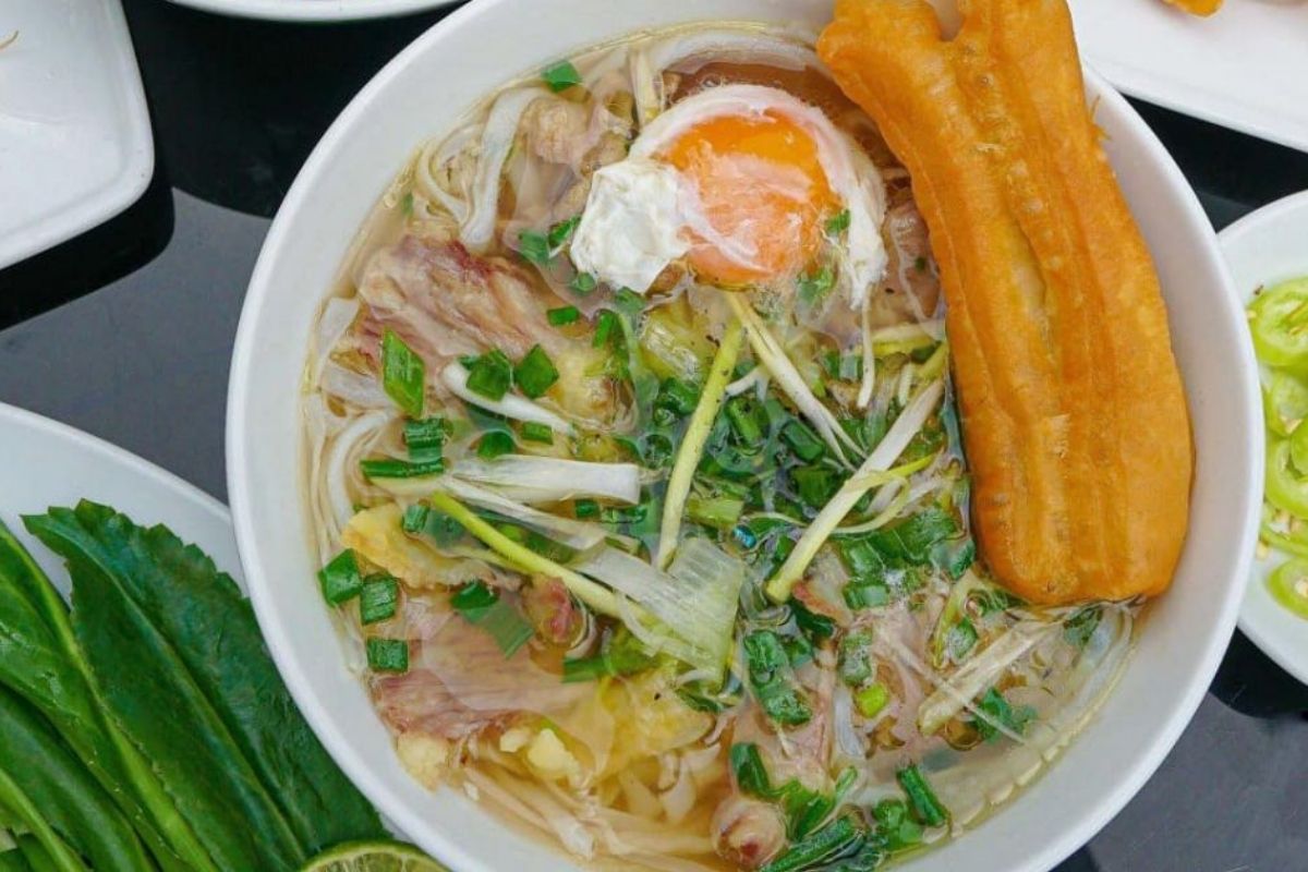 Enjoy Pho Ba Mai with best pho in Da Nang
