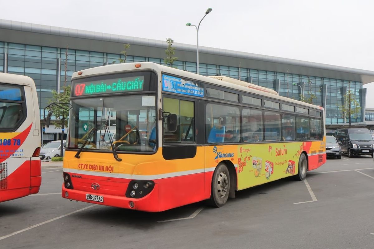 Go to Local Public Buses with Buses in Vietnam 