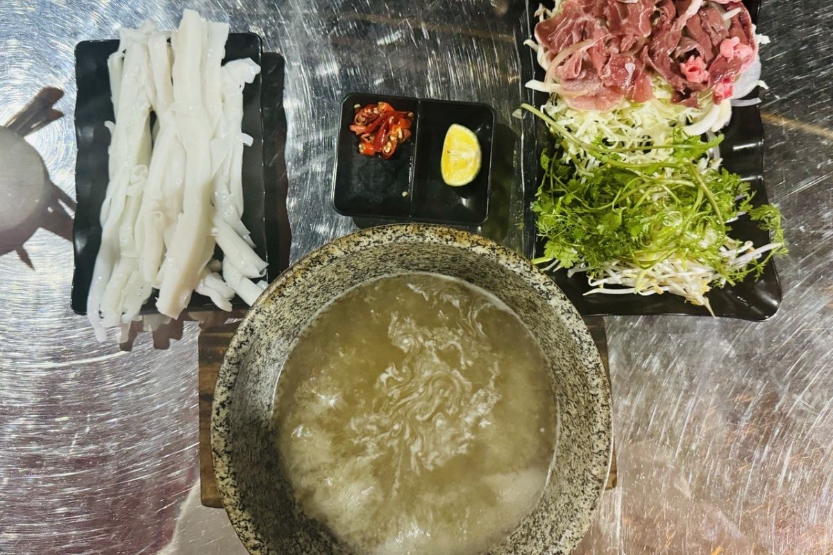 Enjoy the taste of Pho De Ninh Binh with Breakfast Ninh Binh