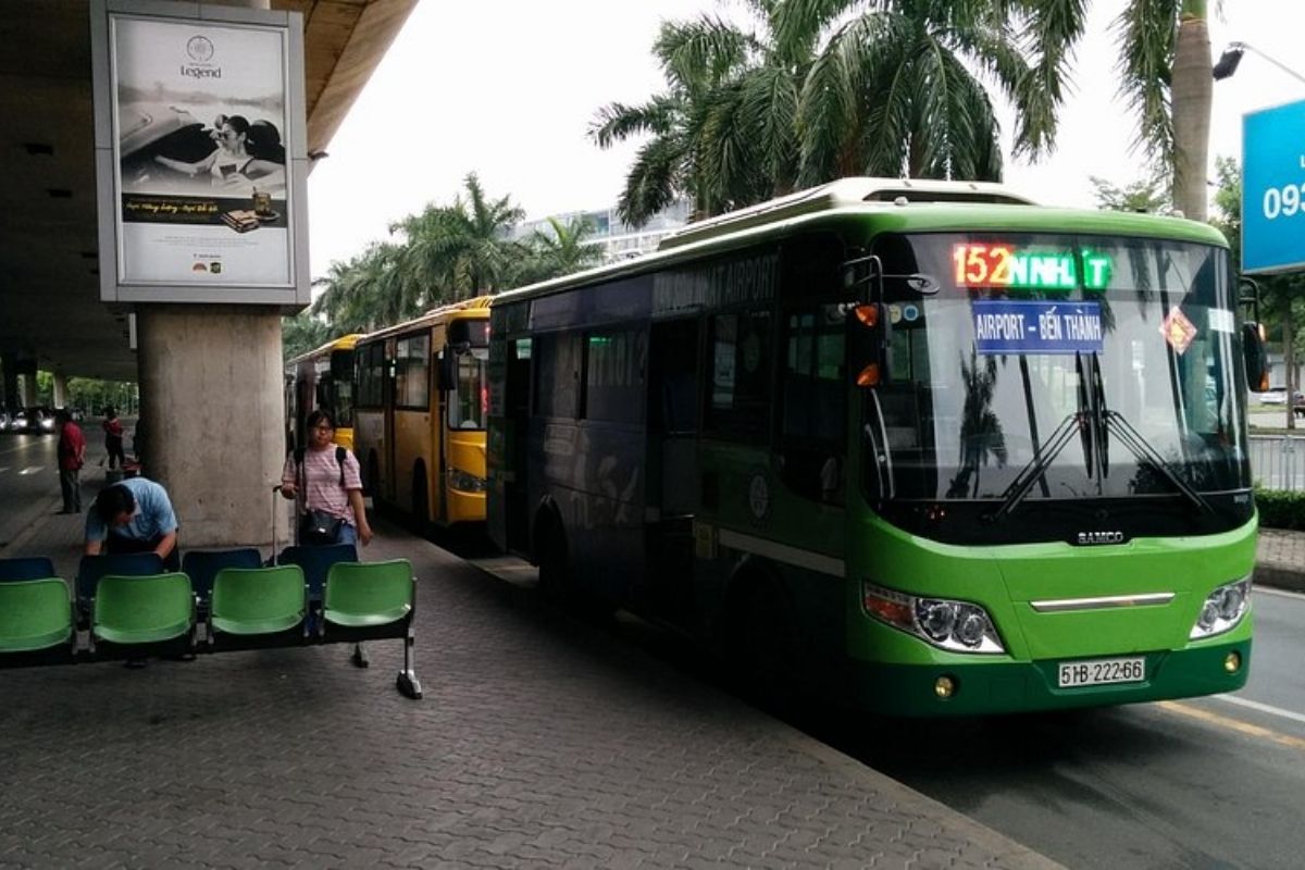 ho chi minh bus station by Bus 152