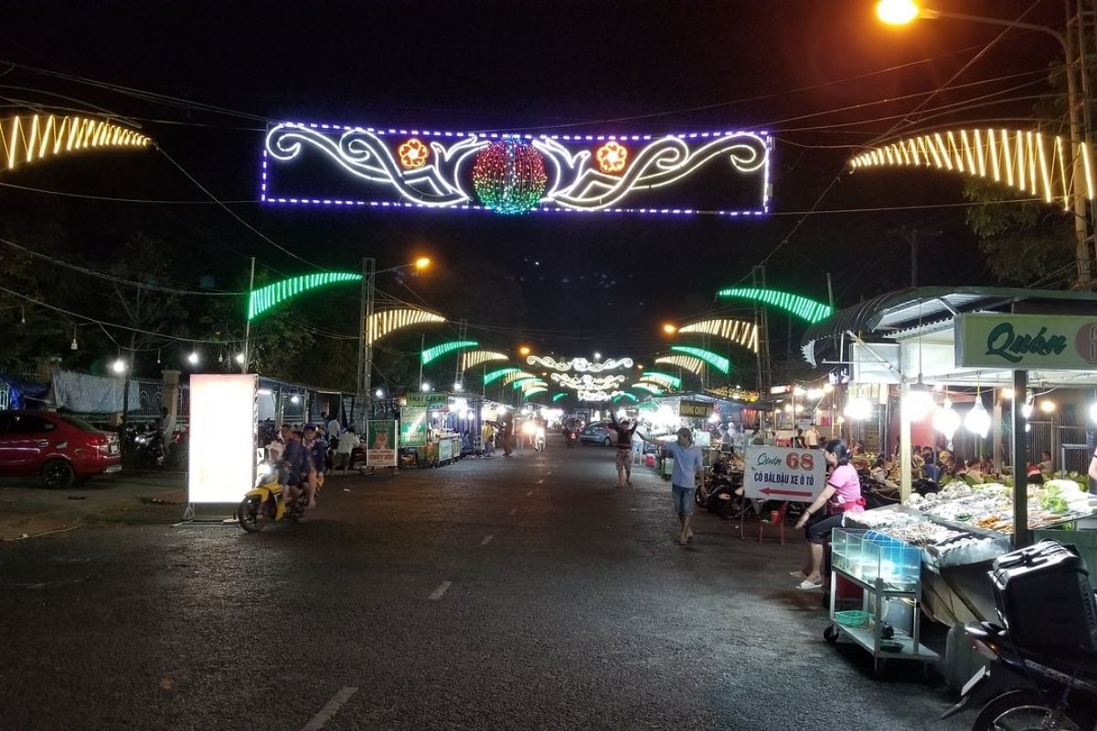 Tran Phu Night Market