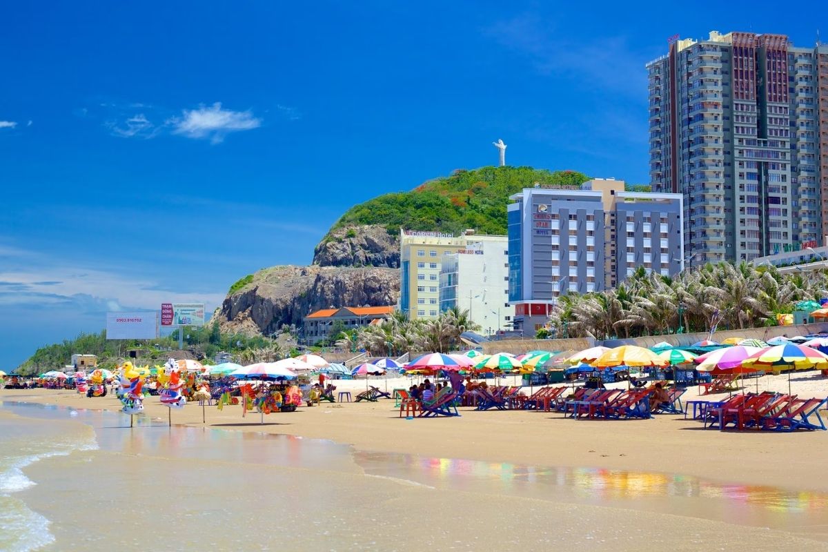 Discover the best weekend trips from Ho Chi Minh City with Back Beach (Bai Sau) 