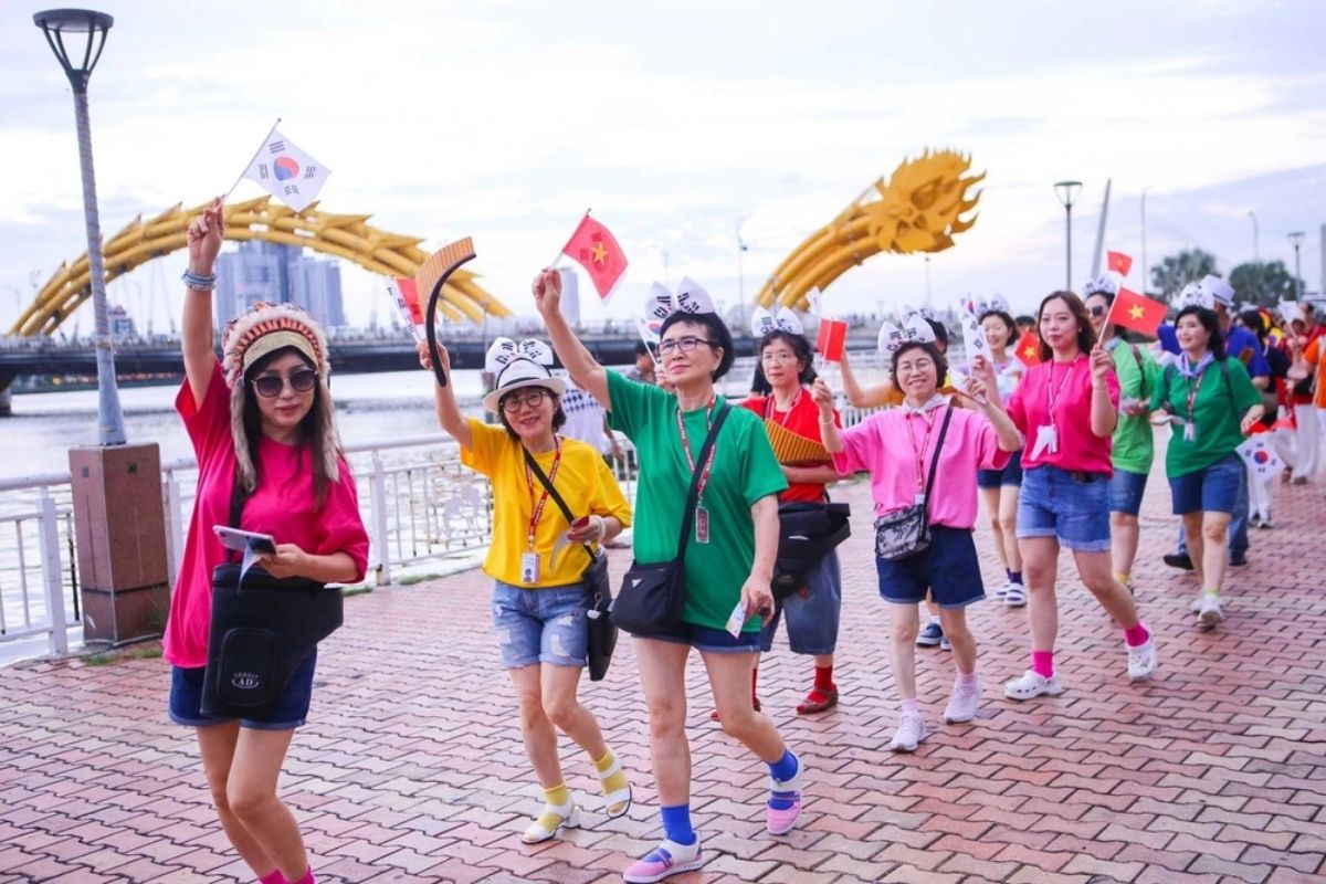 Discover Cultural Etiquette for Danang tours & local customs