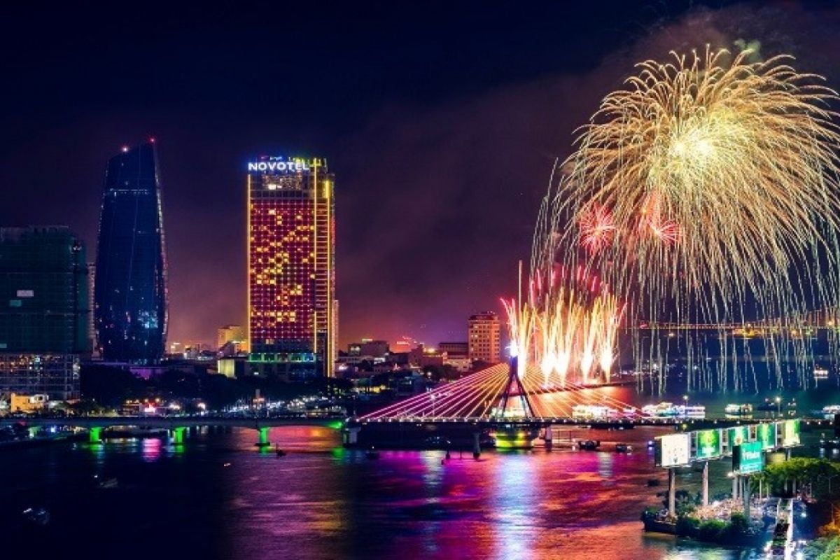 Danang International Fireworks Festival with Cultural Etiquette for Danang tours & local customs