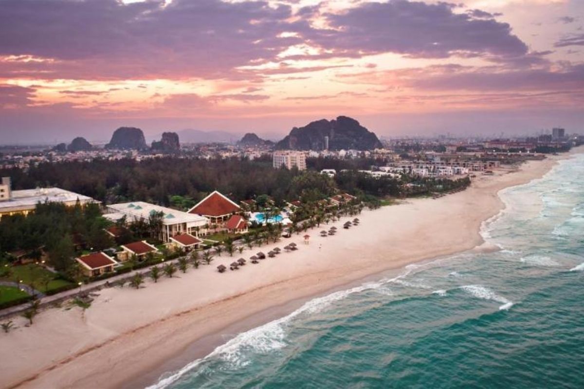 Non Nuoc Beach is best choice for Da Nang surf