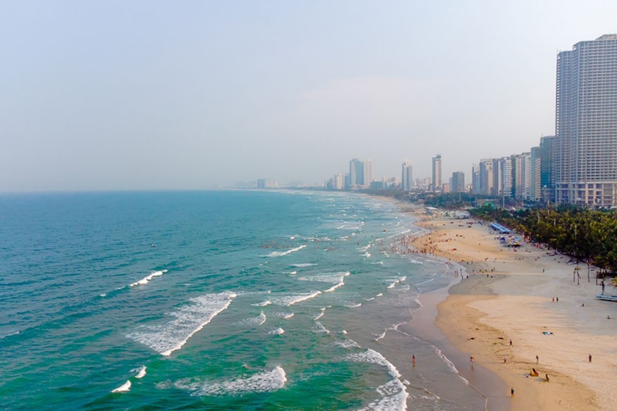 Discover the thrill of Da Nang surf with My Khe Beach