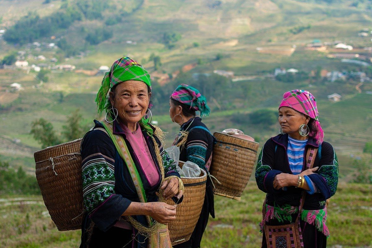 The H mong people