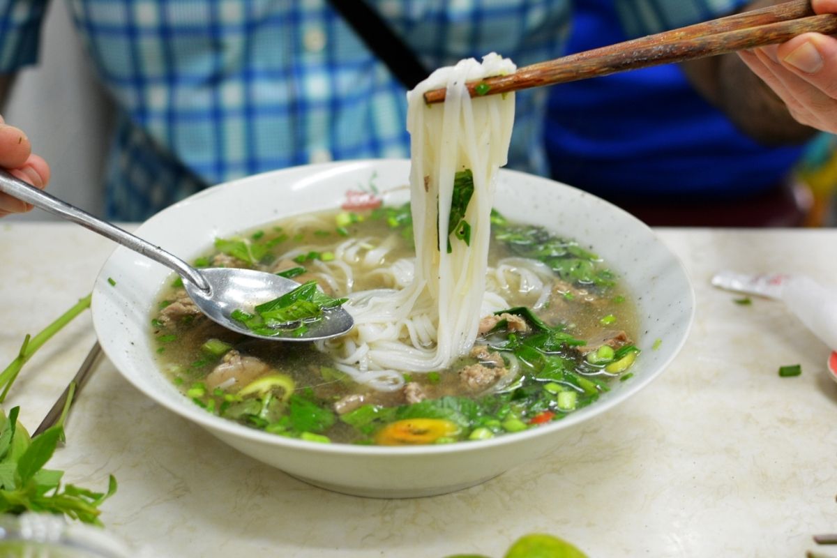 Vietnamese Eat Pho